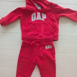 Baby gap sweatsuit